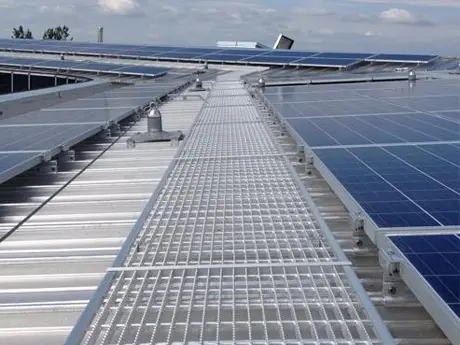 屋上太陽光発電メンテナンス用通路1