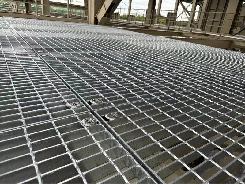 建築プラットフォーム用スチールグレーチングの選び方:さまざまな材質のメリットとデメリット 建築プラットフォーム用スチールグレーチングの選び方:さまざまな材質のメリットとデメリット