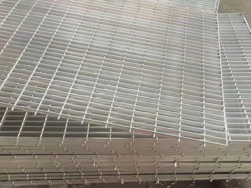 建築プラットフォーム用スチールグレーチングの選び方:さまざまな材質のメリットとデメリット 建築プラットフォーム用スチールグレーチングの選び方:さまざまな材質のメリットとデメリット