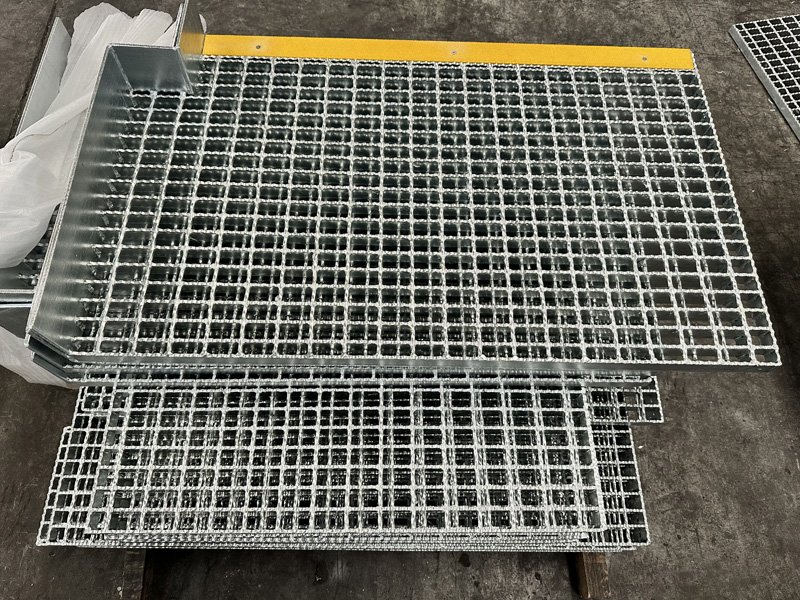 建築プラットフォーム用スチールグレーチングの選び方:さまざまな材質のメリットとデメリット 建築プラットフォーム用スチールグレーチングの選び方:さまざまな材質のメリットとデメリット