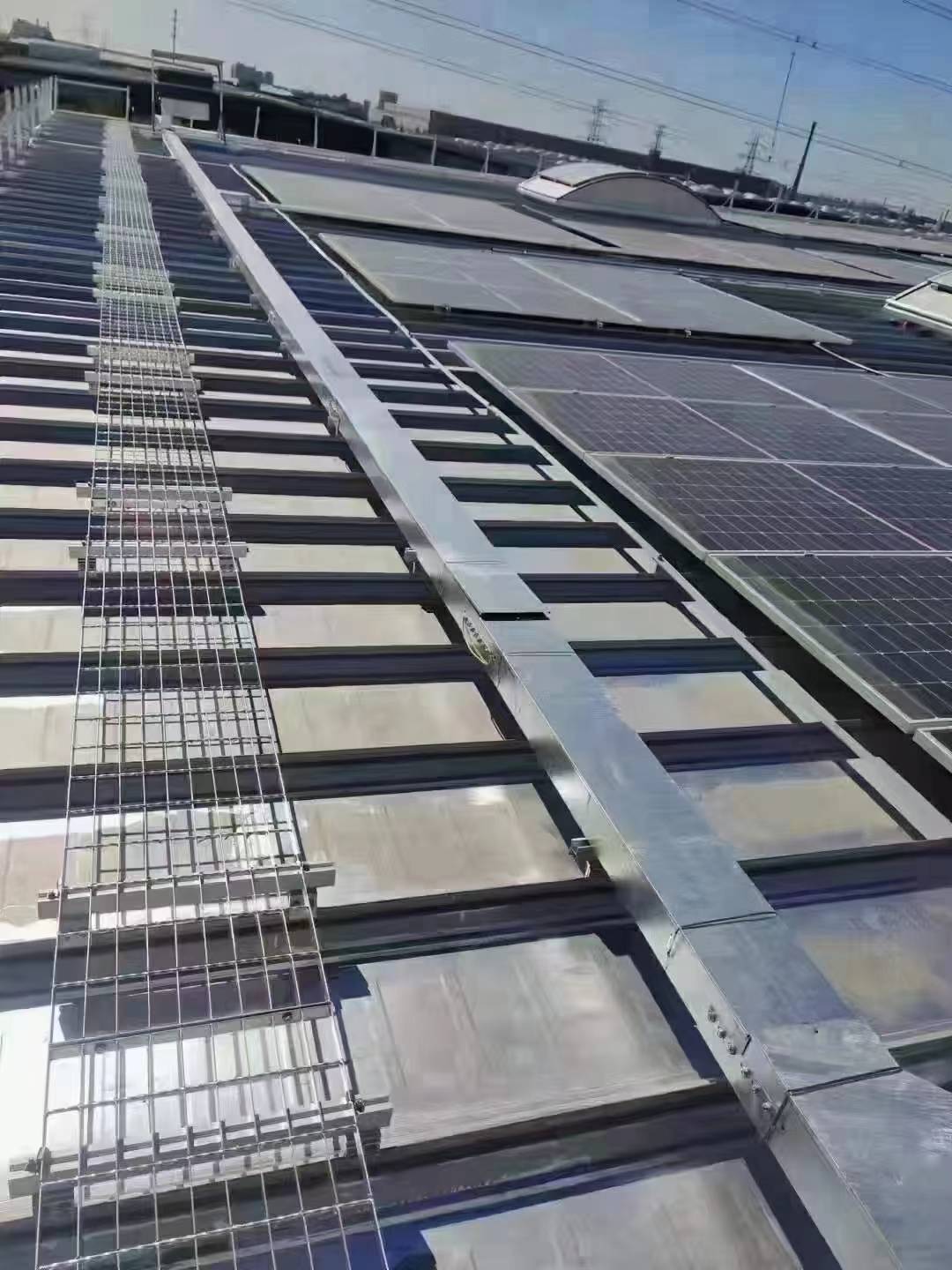 太陽光発電所のメンテナンス歩道におけるグレーチングの耐荷重試験基準 太陽光発電所のメンテナンス歩道におけるグレーチングの耐荷重試験基準
