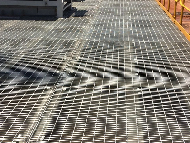 クリップ取り付け器具