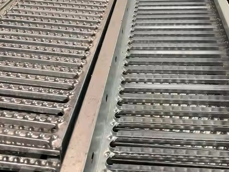 インターロッキングプランクグレーチング