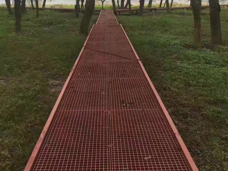 公園の遊歩道